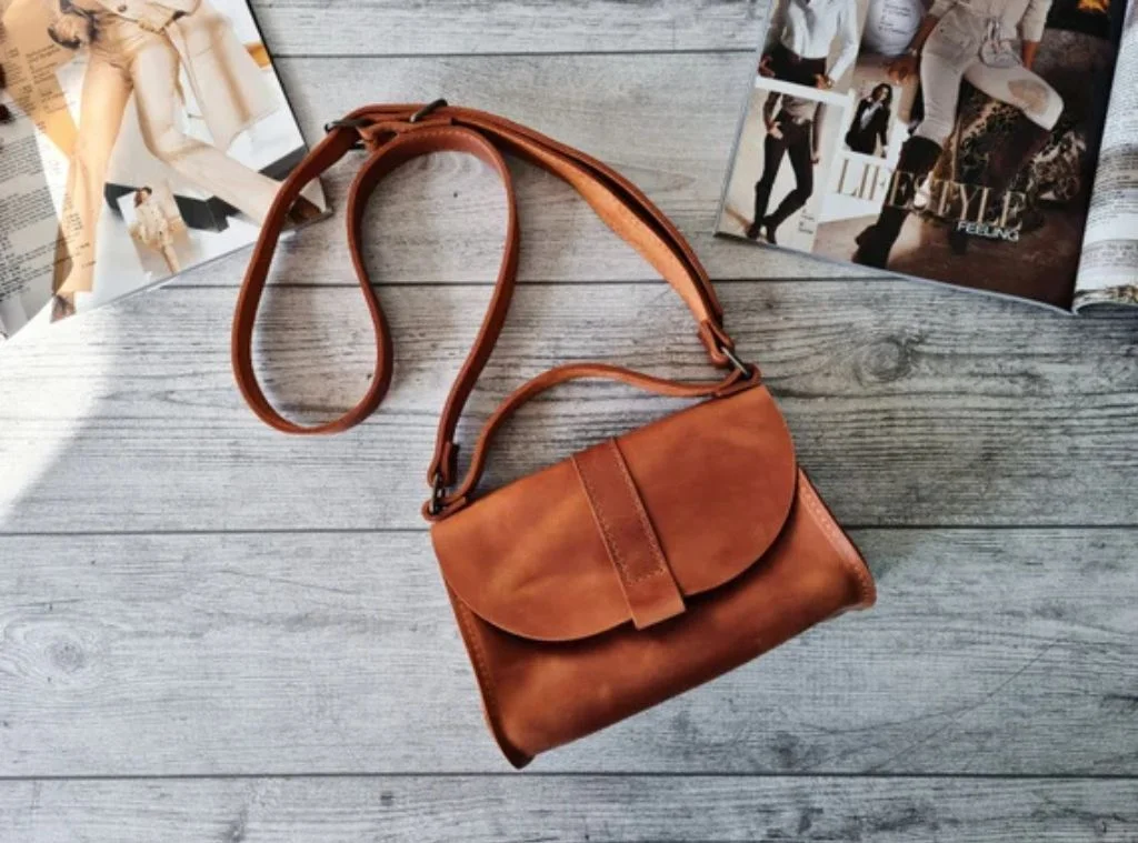 Why a Leather Crossbody Bag Is Your Go-To Accessory